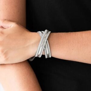 ❤️‍🔥5/$25❤️‍🔥 Rocker Rivalry Silver Bracelet